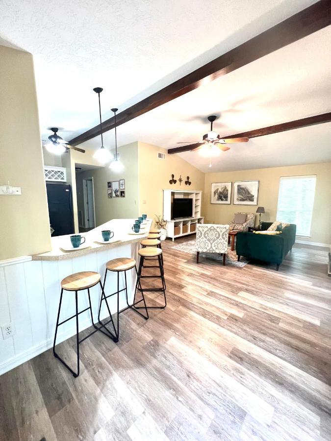 2 Bdrm Treehouse Hideout- Lake Conroe With Boat Ramp Montgomery Bagian luar foto